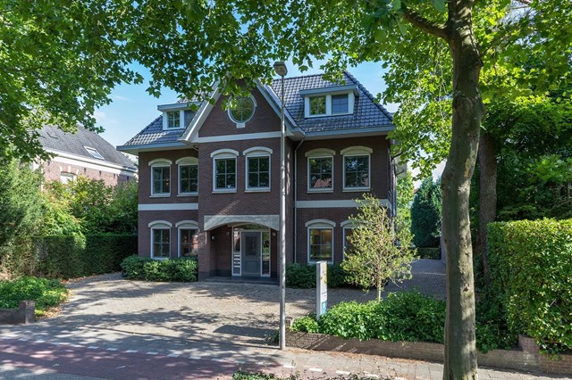 Foto 1: Bussum - Generaal de la Reijlaan - Foto 1