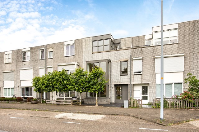 Foto 1: Hoofddorp - Reina Prinsen Geerligsdreef - Foto 1