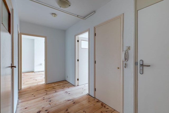 Foto 2: Weesp - Aart van der Leeuwstraat - Foto 2