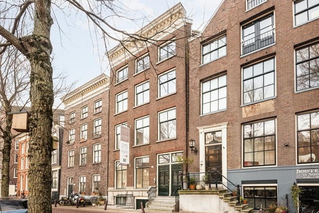 Foto 1: Amsterdam - Kromme Waal - Foto 1