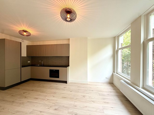 Foto 4: Amsterdam - Van Oldenbarneveldtplein - Foto 4