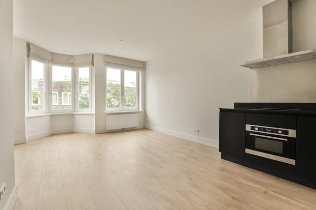 Foto 2: Amsterdam - Van Spilbergenstraat - Foto 2
