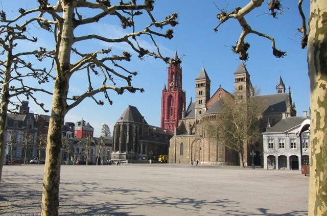 Foto 2: Maastricht - Helmstraat - Foto 2