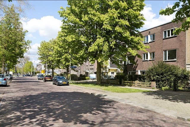Foto 1: Arnhem - Van Oldenbarneveldtstraat - Foto 1