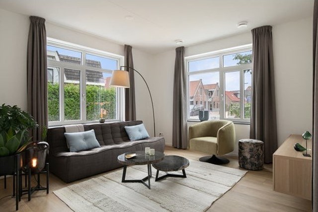 Foto 1: Zuidland - Nijverheidstraat - Foto 1