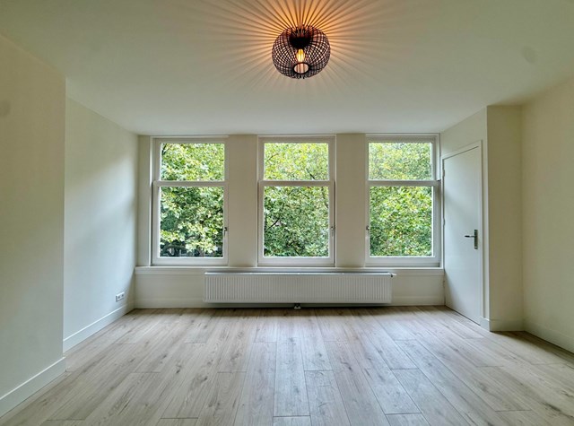 Foto 1: Amsterdam - Van Oldenbarneveldtplein - Foto 1