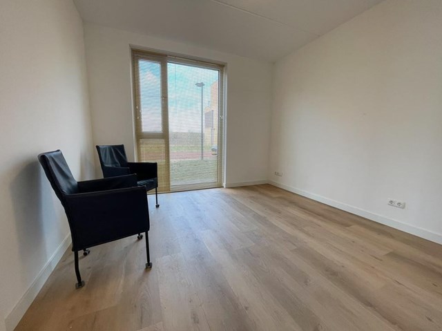 Foto 6: Lelystad - Onderlangs - Foto 6