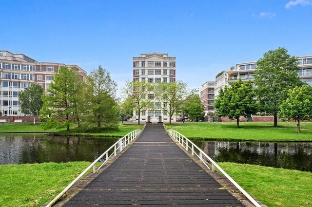 Foto 2: Den Haag - Burgemeester De Monchyplein - Foto 2