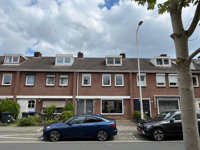 Foto 1: Eindhoven - De Stoutheuvel - Foto 1