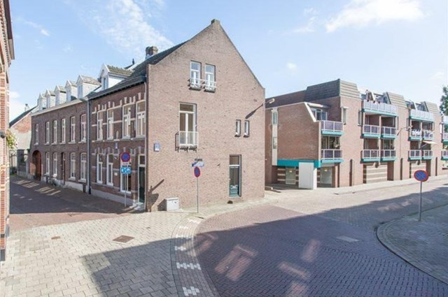 Foto 1: Weert - Schoolstraat - Foto 1