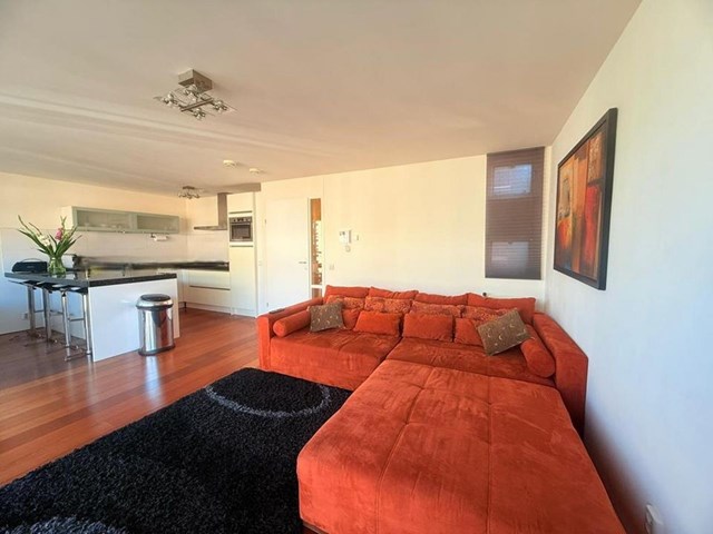 Foto 3: Amsterdam - Valkenburgerstraat - Foto 3