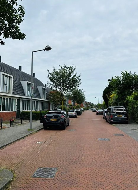 Foto 2: Den Haag - Hans Larivelaan - Foto 2