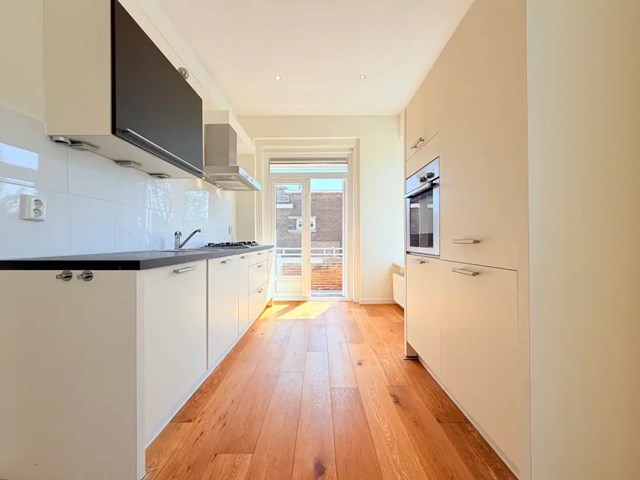 Foto 5: Den Haag - Thorbeckelaan - Foto 5