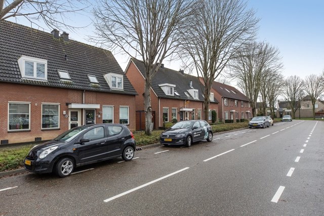 Foto 5: Raamsdonksveer - Lindonklaan - Foto 5