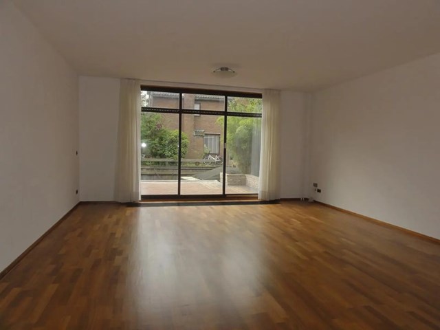 Foto 5: Leiden - Domela Nieuwenhuislaan - Foto 5