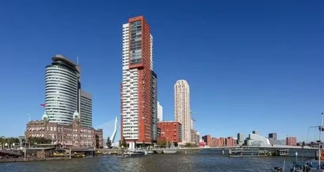 Foto 1: Rotterdam - Landverhuizersplein - Foto 1
