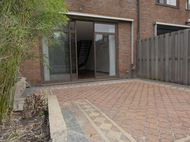 Foto 6: Leiden - Domela Nieuwenhuislaan - Foto 6