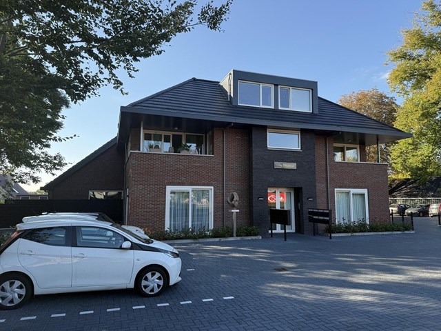 Foto 1: Eelde - Hoofdweg - Foto 1