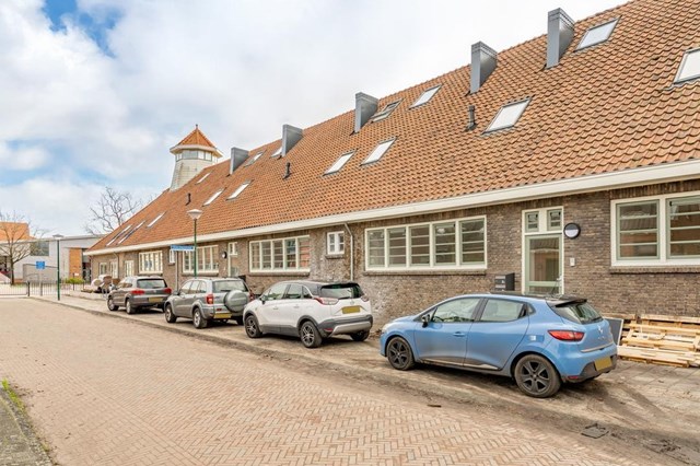 Foto 4: Bunschoten-Spakenburg - Prins Clausstraat - Foto 4