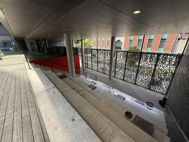 Foto 2: Amsterdam - August Allebeplein - Foto 2