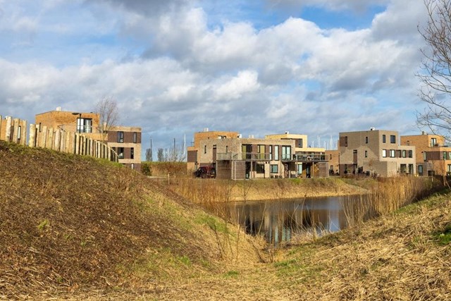 Foto 3: Lelystad - Onderlangs - Foto 3