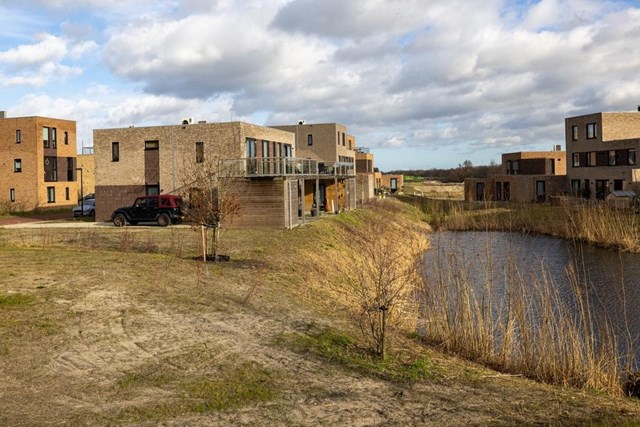 Foto 4: Lelystad - Onderlangs - Foto 4