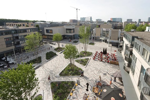 Foto 2: Almere - Stationsplein - Foto 2