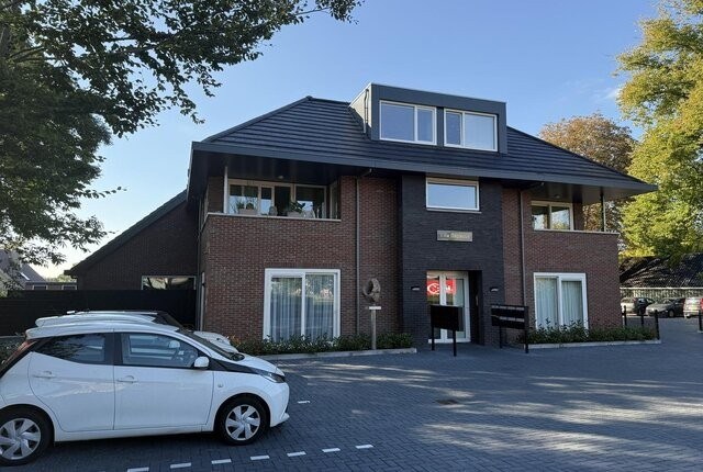 Foto 2: Eelde - Hoofdweg - Foto 2