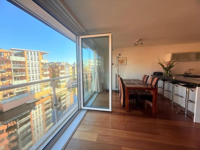 Foto 6: Amsterdam - Valkenburgerstraat - Foto 6