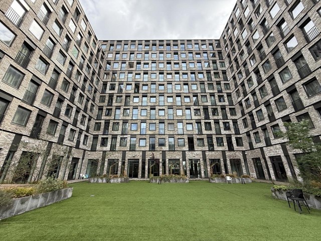 Foto 1: Amsterdam - Elizabeth Cady Stantonplein - Foto 1