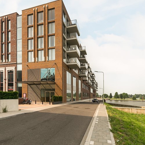 Roermond, Maashaven, portiekflat - foto 1